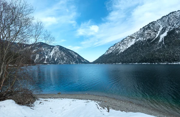 Plansee winter uitzicht op het meer (Oostenrijk). — Stockfoto