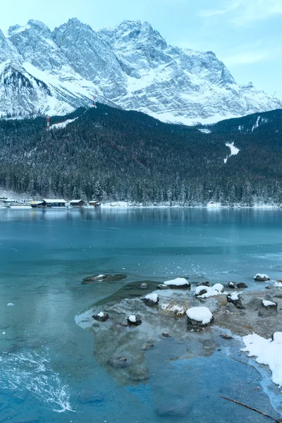 Télen a Eibsee tóra. — Stock Fotó