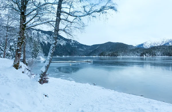 Widok zima jezioro Eibsee. — Zdjęcie stockowe