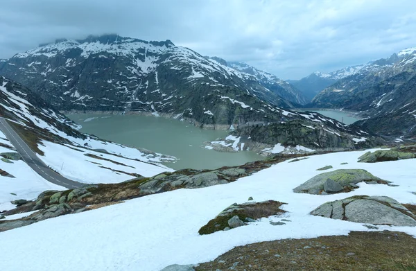 De Grimselpas zomer landschap met lake (Zwitserland). — Stockfoto