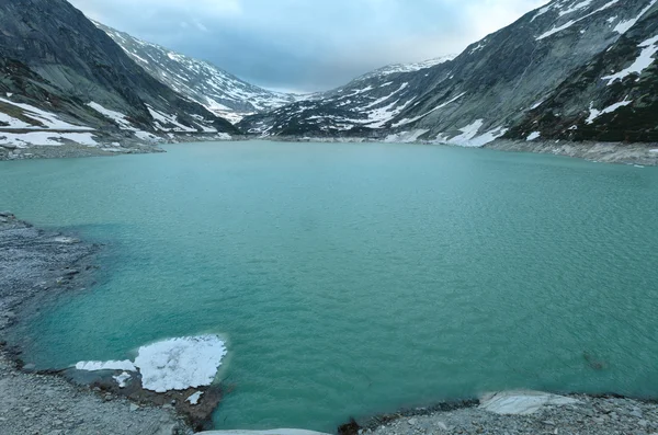 The Grimsel Pass summer landscape with lake (Switzerland). — Stock Photo, Image