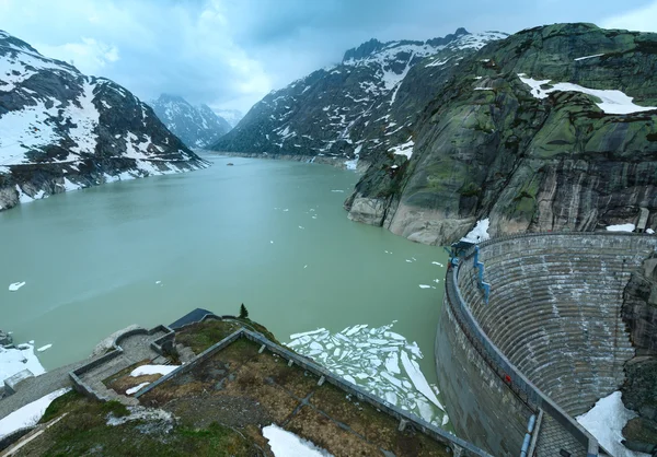 A paisagem de verão de Grimsel Pass com lago (Suíça ). — Fotografia de Stock