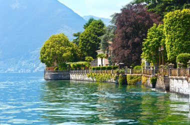 Como Gölü (İtalya) shore görünümü.