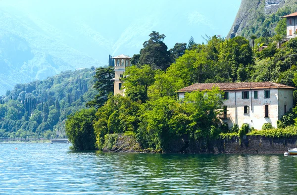Lago de Como (Italia) vista a la orilla . — Foto de Stock