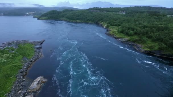 Fjord yaz gece görünümü (Norveç) — Stok video