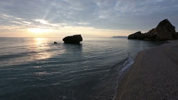 Potistika zonsopgang uitzicht op het strand (Griekenland) — Stockvideo
