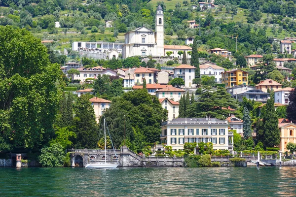 Lago de Como (Itália) vista para a costa . — Fotografia de Stock