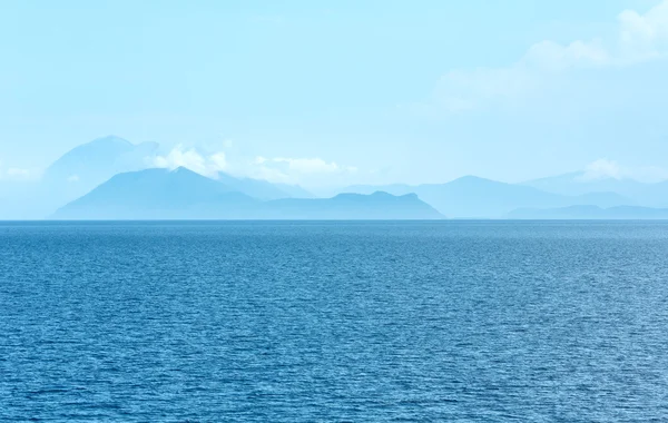 Вид на море летом с парома (Греция) ) — стоковое фото