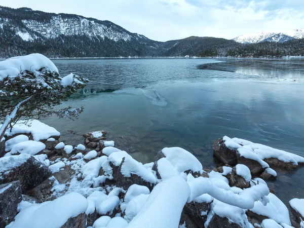 Eibsee lago vista de invierno . — Foto de Stock