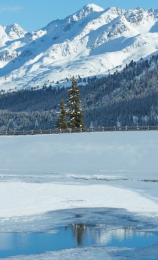 Kış dağ manzarası. Kappl Kayak Merkezi, Avusturya.