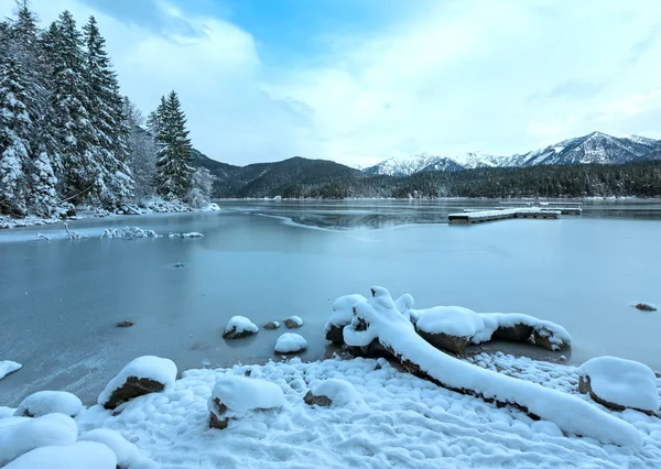Eibsee lago vista de invierno . — Foto de Stock