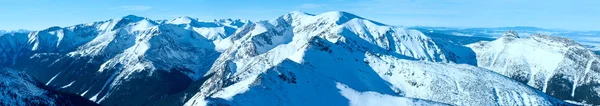 Kasprowy Wierch dans les Tatras occidentales. Panorama hivernal . — Photo