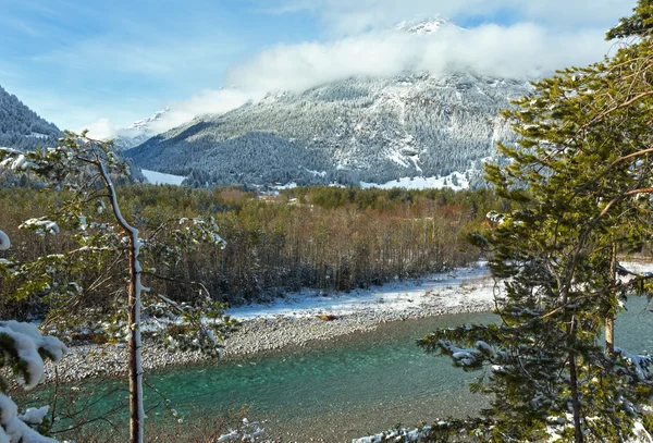 Fiume invernale di montagna (Austria, Tirolo — Foto Stock