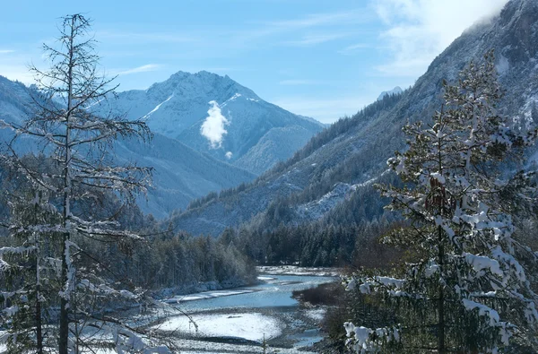 Fiume invernale di montagna (Austria, Tirolo — Foto Stock