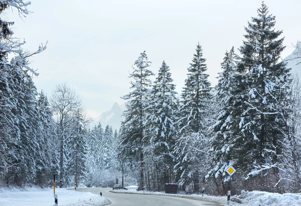 Inverno estrada de montanha . — Fotografia de Stock