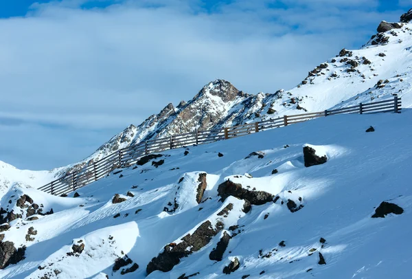 Morgen winterliche Berglandschaft. — Stockfoto