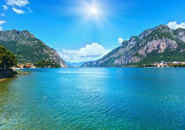 como Gölü (İtalya) yaz görünümü.