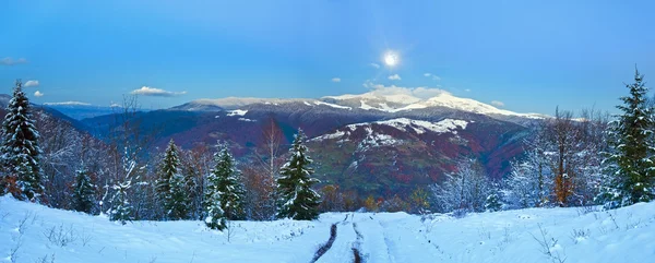 겨울 nigt 달빛 산 풍경 — 스톡 사진