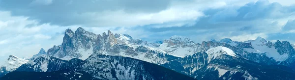 Beau panorama de montagne d'hiver — Photo