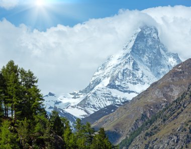Yaz Matterhorn dağ (Alps)