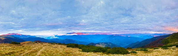 Autumn evening mountain plateau landscape — Stock Photo, Image