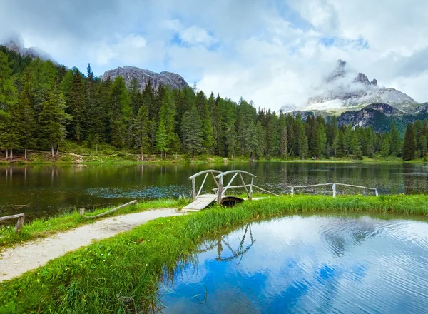 高山夏季湖景 — 图库照片