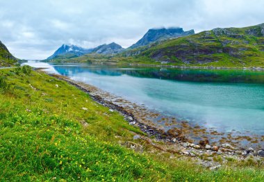 Yaz bulutlu görünüm (Norveç, Lofoten).