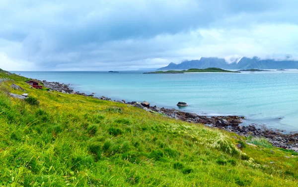 Lonely house on summer Ramberg beach — Stock Photo, Image