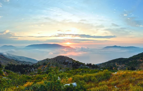 Летний горный ландшафт (Кефалония, Греция) ). — стоковое фото