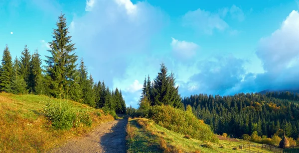 Herfst ochtend in berg — Stockfoto