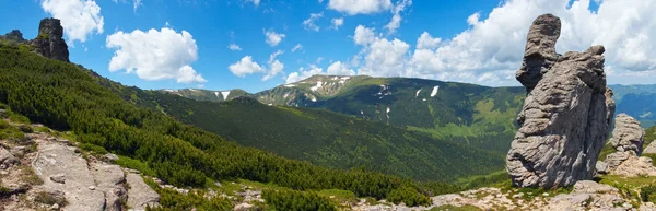 Stony figure on mountain ridge — Stock Photo, Image