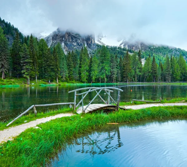 Vista alpina del lago de verano —  Fotos de Stock