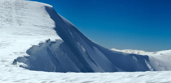 Montanhas de inverno cume — Fotografia de Stock