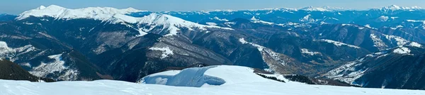 Zimní panorama hor (Ukrajina, Karpatská) — Stock fotografie