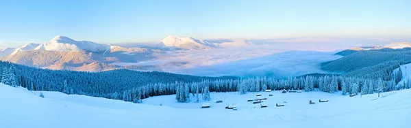 Kış sabah dağ panorama manzara. — Stok fotoğraf