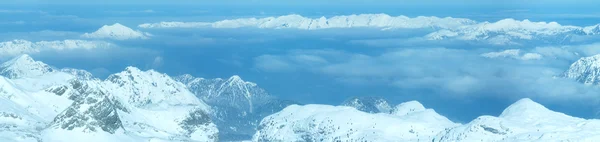 Vintern dachstein massivet bergspanorama. — Stockfoto