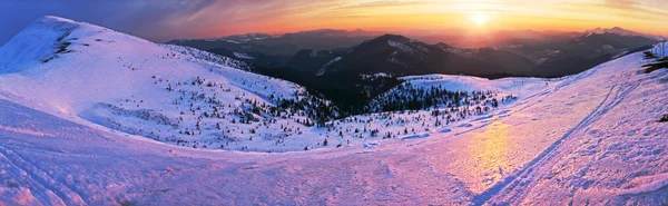 Nascer do sol panorama da montanha — Fotografia de Stock