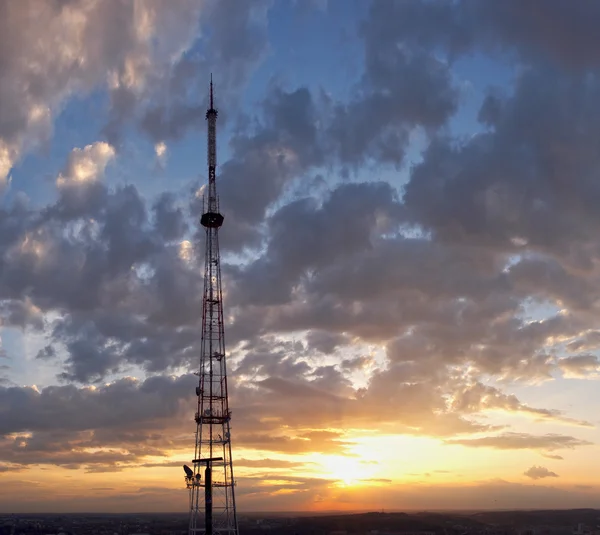 Puesta de sol y torre — Foto de Stock