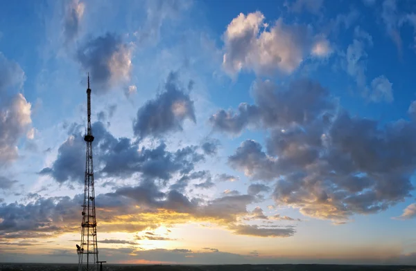 Sunset a věž — Stock fotografie