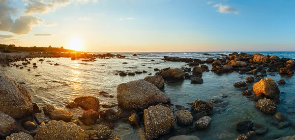 Letní slunce pobřeží (Řecko, Zakynthos, Alykes, Jónské moře). — Stock fotografie