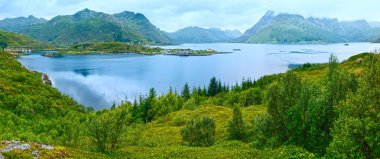 Lofoten yaz görünümü (Norveç).
