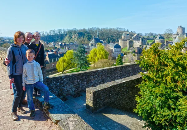 Familie op voorjaar vakantie in Frankrijk. — Stockfoto