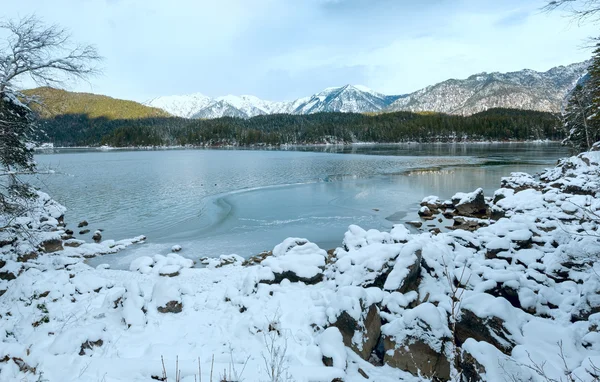 Eibsee lago vista de inverno . — Fotografia de Stock