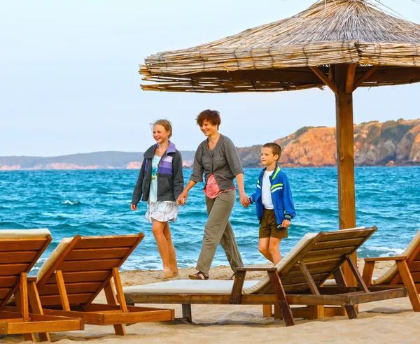 Familys vacances d'été sur la mer . — Photo