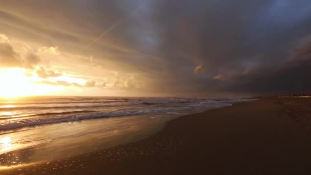 Vista al mar al atardecer (Italia ). — Vídeo de stock