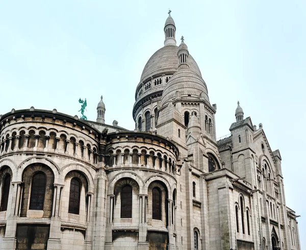 Die Basilika des Heiligen Herzens von Paris, Frankreich. — Stockfoto