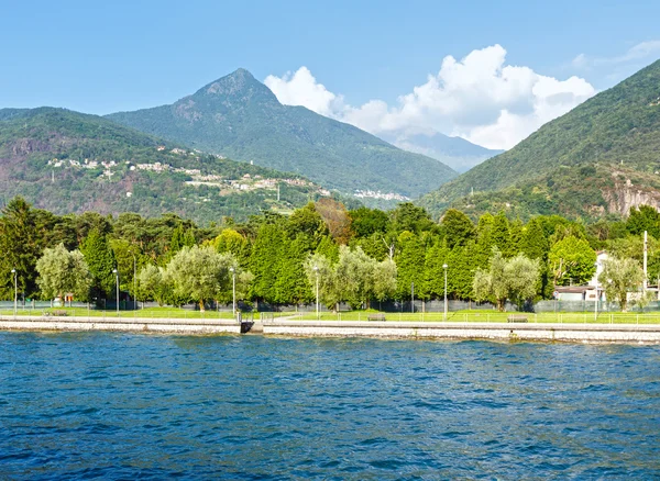 Lake Como (Italy) summer coast. — Stock Photo, Image