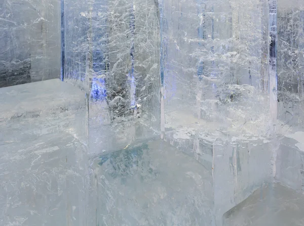 Bloco de gelo transparente glacial com padrões . — Fotografia de Stock