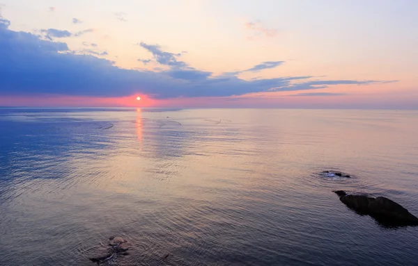 Vista al mar al amanecer . —  Fotos de Stock
