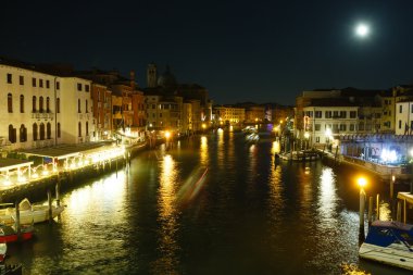 Grand Canal gece görünümü. Venedik, İtalya.